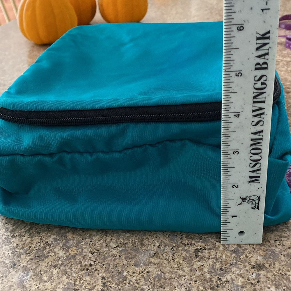 L.L. Bean Travel Toiletry Bag Shade of Blue or Green - Picture 4 of 17